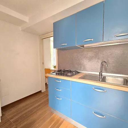 Casa Margi - Cozy By The Square 아파트
