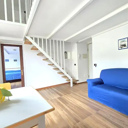 Casa Margi - Cozy By The Square 아파트 *