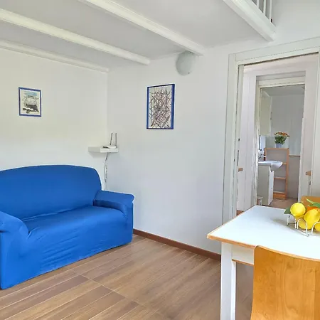Casa Margi - Cozy By The Square 아파트 *