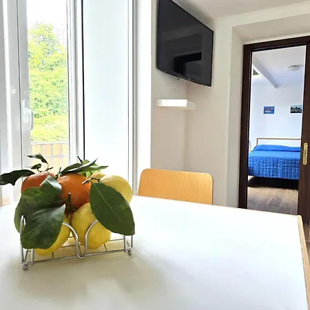 Casa Margi - Cozy By The Square 아파트